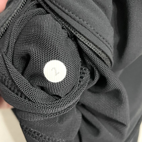 Lululemon Go The Distance Running Vest Hoodie Black Size 2 lightweight - Picture 15 of 15